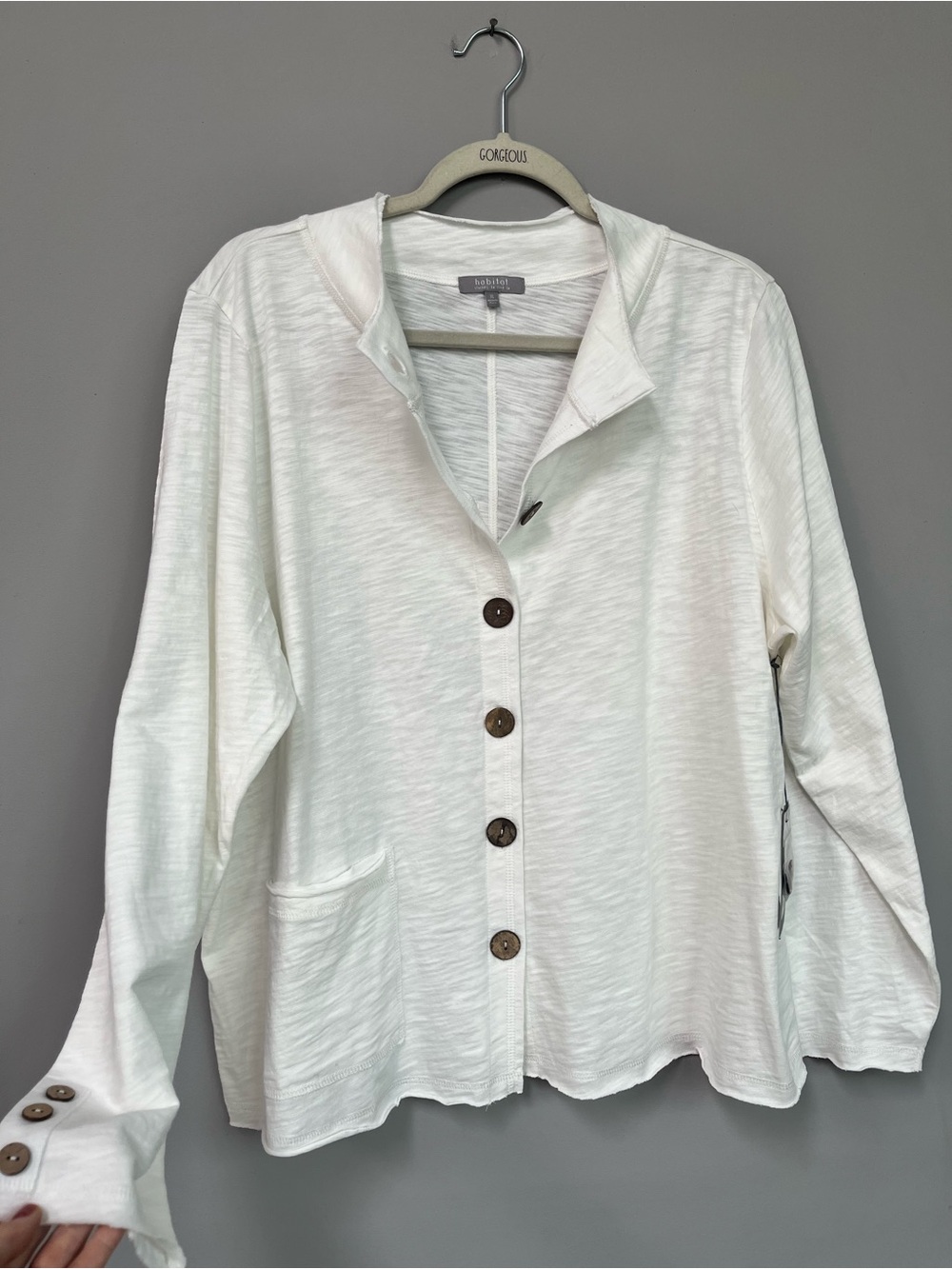 NWT versatile cotton top with buttons